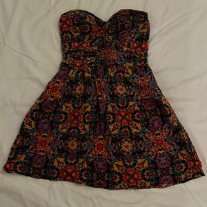 Super cute strapless dress. Amazing condition